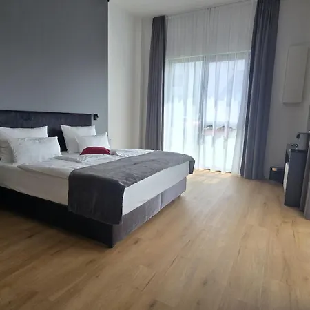 Frames Gmbh 4*
